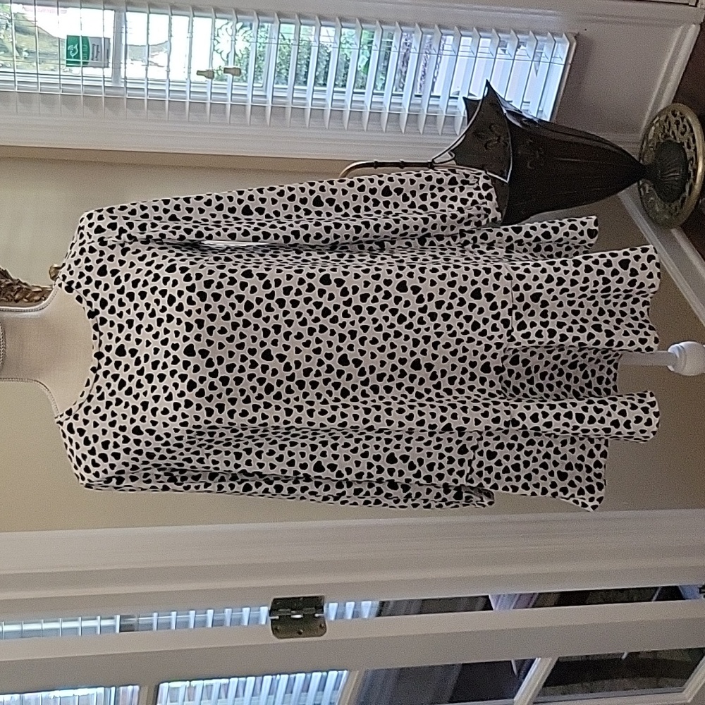 Loft white  black hearts long sleeve dress ruffle hem stretch back zip XS EUC…